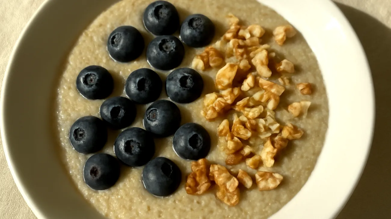 Amaranth-Porridge mit Walnüssen und Blaubeeren"