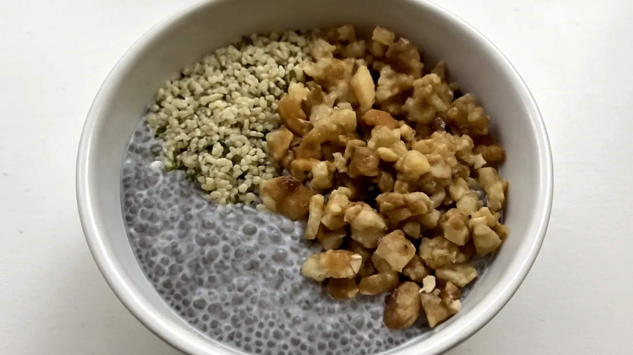 Chia-Pudding mit Hanfsamen und Walnüssen"
